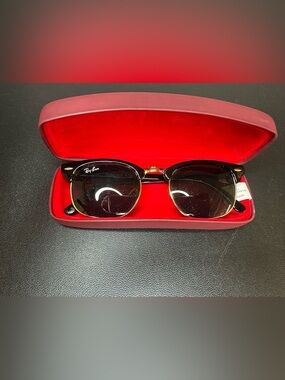 Ray-Ban Clubmaster Classic sunglasses Black Frames with Gold